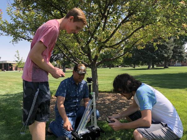Northwest Nazarene University researchers demonstrate an artificial intelligence platform they will use to estimate fruit yields.