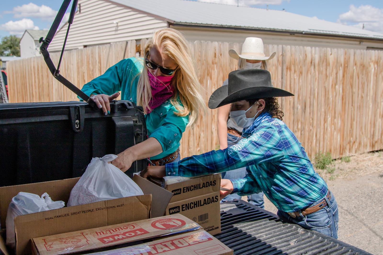 Idaho beef ranchers distribute food at mobile food pantry in Gooding